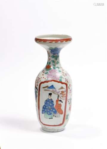 JAPON, XXe. Vase en porcelaine de forme balustre, …
