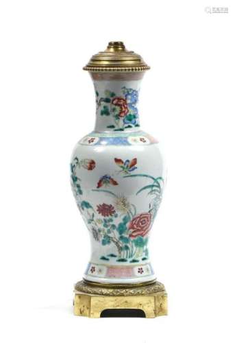 CHINE, XIX XXe. Vase balustre en porcelaine polych…