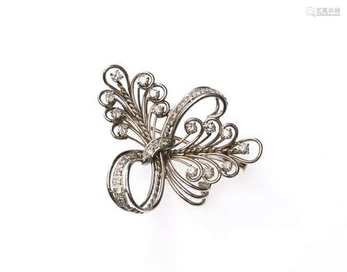 Broche feuille en or gris 18K ornée de 14 petits d…