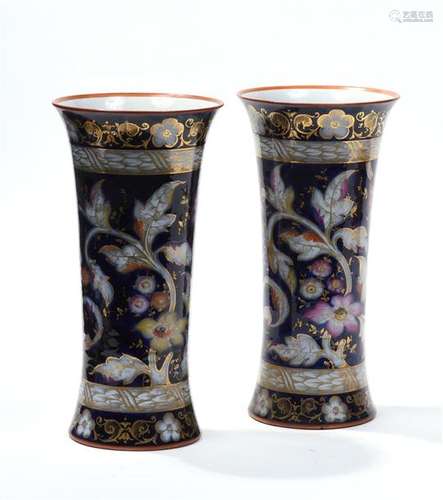 BAYEUX ou VALENTINE, XIXe. Grande paire de vases c…