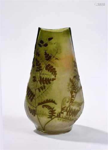 Emile GALLE (1846 1904). Vase piriforme en verre m…