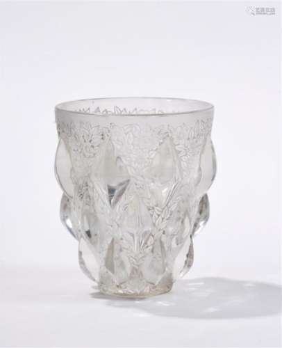 René LALIQUE (1860 1945). Vase en verre blanc moul…