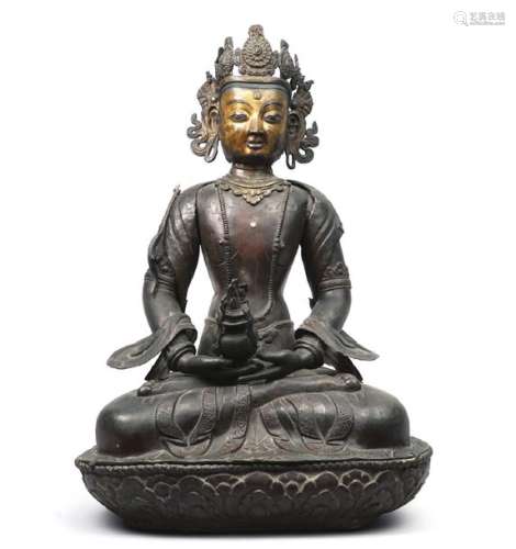 Importante statue représentant Amitayus en cuivre …