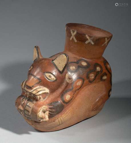 Vase représentant un jaguar Le corps du félin est …
