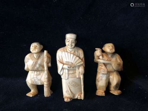 Japon vers 1930 \r\n Lot de 3 netsuke en ivoire repr…