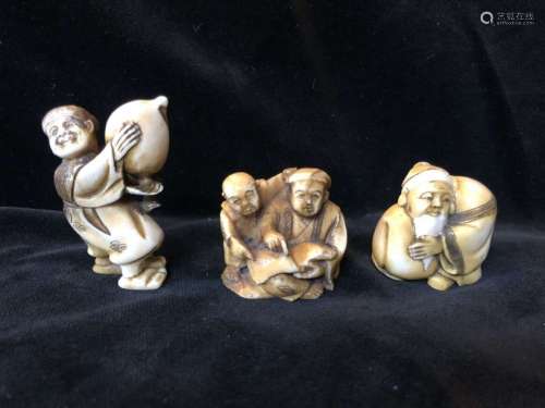 Lot de 3 netsuke représentant des personnages tena…