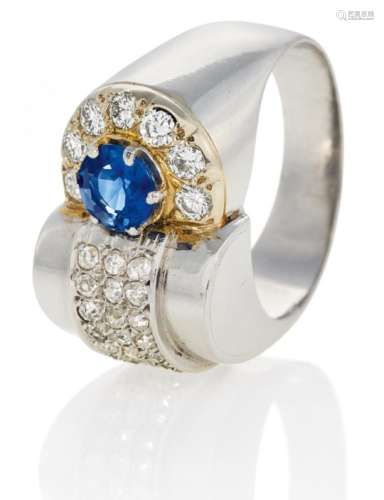 SAPHIR-DIAMANT-RING. Frankreich, um 1940. Platin mit Gelbgold-Fassungen, Gesamtgewicht: 17,5g. EU-