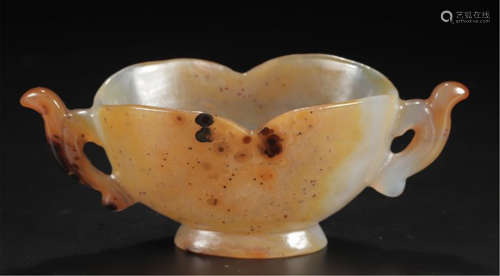 CHINESE AGATE HANDLED FLOWER SHAPED CUP