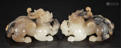 PAIR OF CHINESE NEPHRITE JADE BEAST TABLE ITEMS