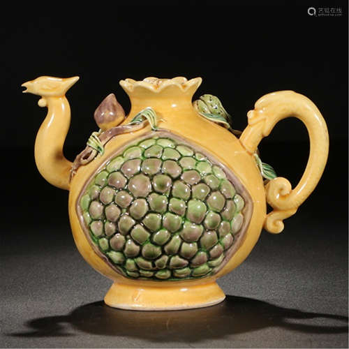 CHINESE PORCELAIN SANCAI PHOENIX SPOUT KETTLE