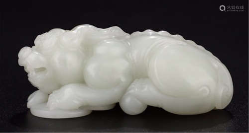 CHINESE WHITE JADE BEAST HAND ITEM