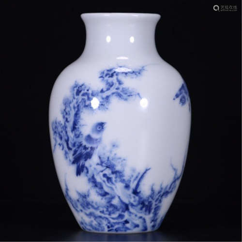 CHINESE PORCELAIN BLUE AND WHITE BIRD ON TREE VASE