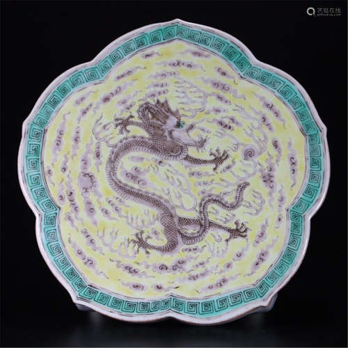 CHINESE PORCELAIN SANCAI DRAGON FLOWER SHAPED PLATE