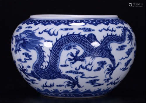 CHINESE PORCELAIN BLUE AND WHITE DRAGON WATER POT