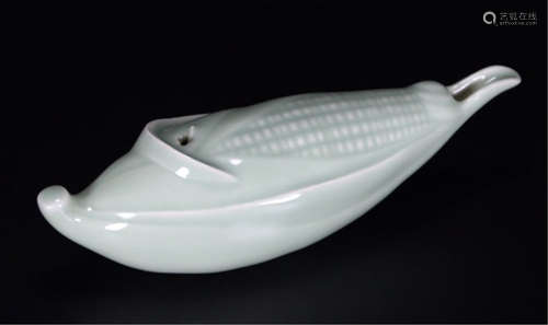 CHINESE PORCELAIN BLUE GLAZE CORN SHAPED WATER DROPPER