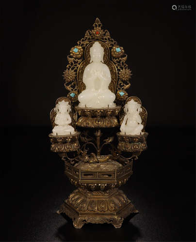 CHINESE WHITE JADE SEATED GUANYIN ON GILT SILVER NICHE