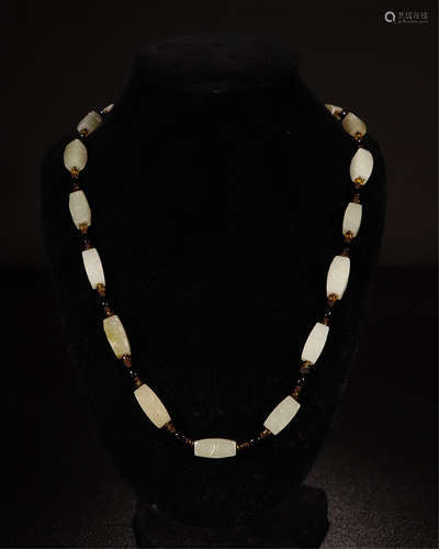 CHINESE WHITE JADE BEAD NECKLACE