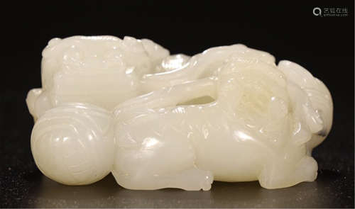 CHINESE WHITE JADE BEAST TABLE ITEM