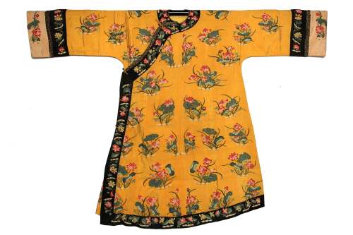 A Chinese Yellow Ground Embroidery Robe