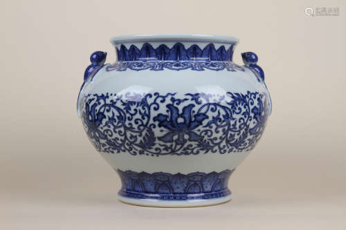 A Chinese Blue and White Porcelain Vase