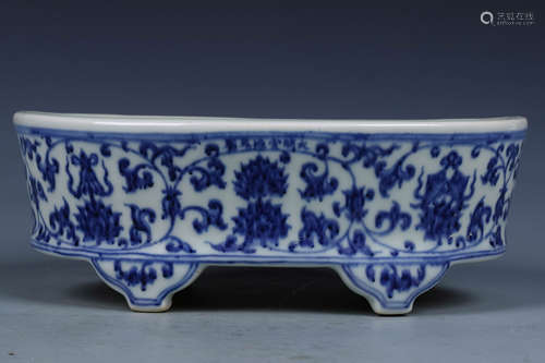 A Chinese Blue and White Porcelain Planter