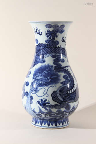 A Chinese Blue and White Porcelain Vase