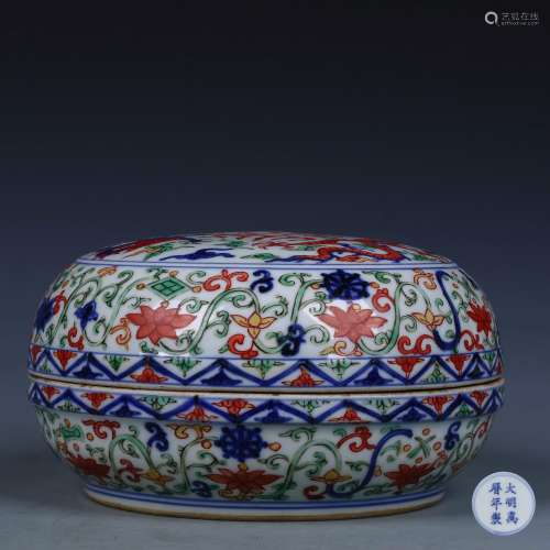 A Chinese Wu-Cai Glazed Porcelain Round Box with Cover