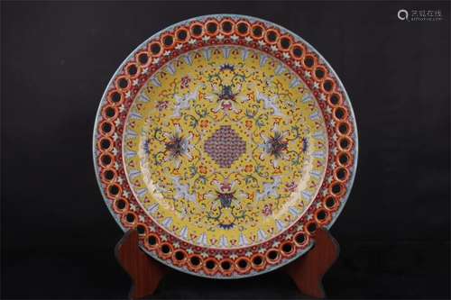 A Chinese Famille-Rose Porcelain Plate