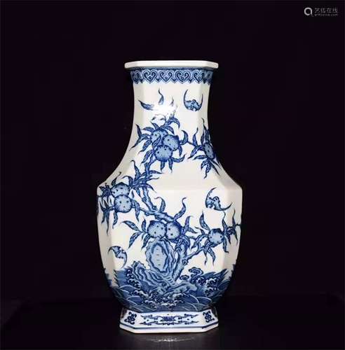 A Chinese Blue and White Porcelain Vase