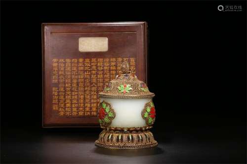 A Chinese Carved Jade Jar with Gilt Silver Inlaid