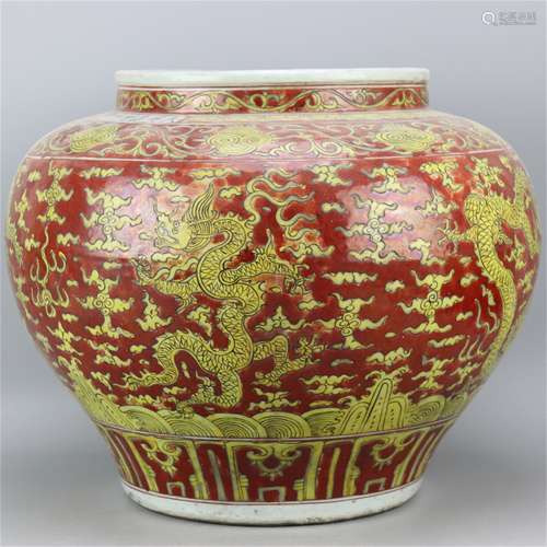 A Chinese Red Ground Green Glazed Porcelain Jar