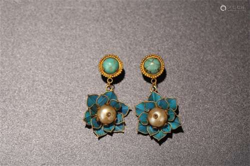 A Pair of Chinese Gilt Silver Earring with Turquoise and Kingfisher Feather Inlaid