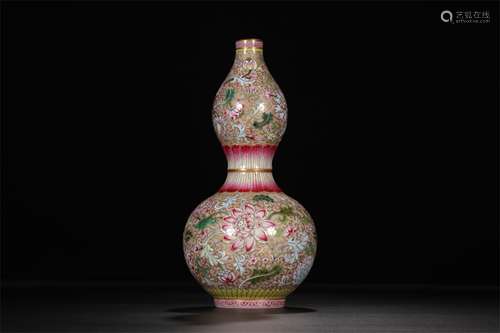 A Chinese Famille-Rose Porcelain Double Gourd Vase