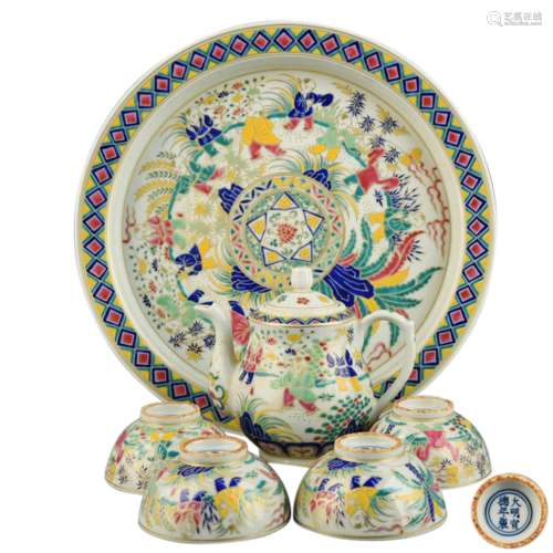 A Set of Chinese Wu-Cai Glazed Porcelain Tea Set