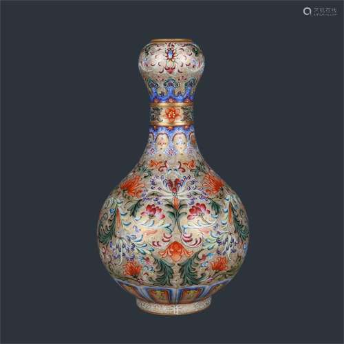 A Chinese Enamel Glazed Porcelain Vase