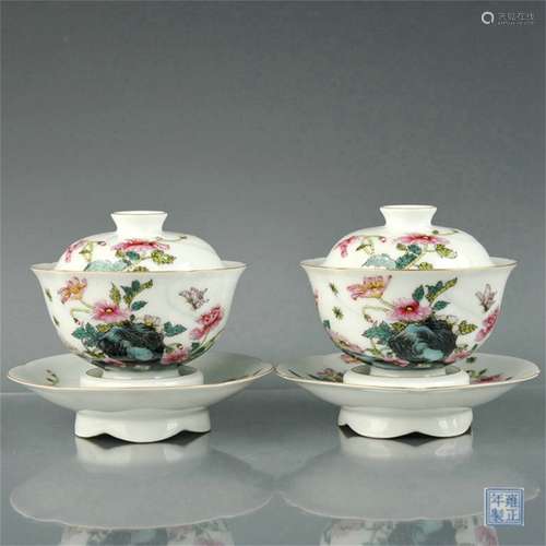 A Pair of Chinese Enamel Glazed Porcelain Tea Bowls with Covers and Plates