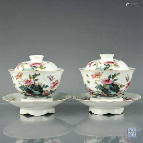A Pair of Chinese Enamel Glazed Porcelain Tea Bowls with Covers and Plates