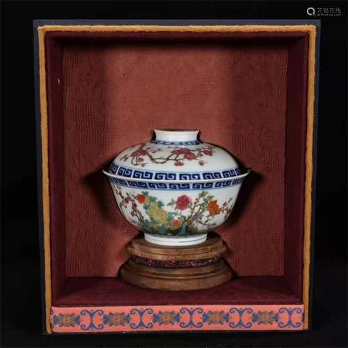 A Chinese Famille-Rose Porcelain Bowl with Cover