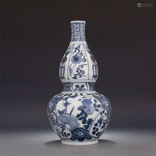 A Chinese Blue and White Porcelain Double Gourd Vase