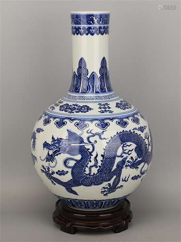 A Chinese Blue and White Porcelain Vase