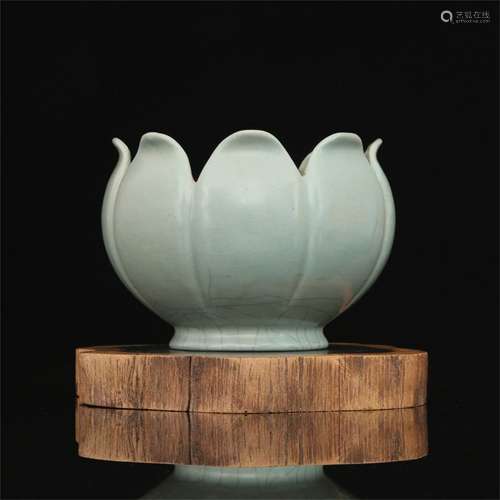 A Chinese Ru-Type Glazed Porcelain Bowl