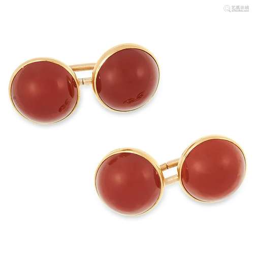 A PAIR OF ANTIQUE CARNELIAN CUFFLINKS each set with two