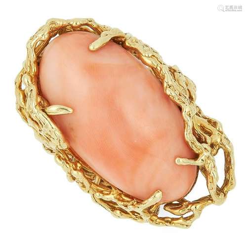 A VINTAGE CORAL RING, CIRCA 1970 in abstract