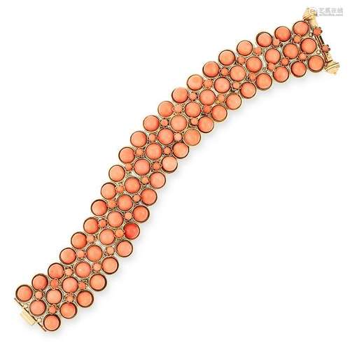 AN ANTIQUE CORAL BEAD BRACELET, 19TH CENTURY in the