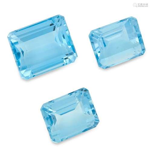 THREE LOOSE AQUAMARINES emerald cut, of approximately