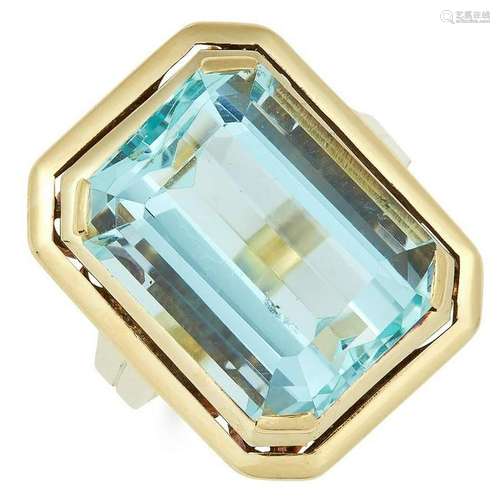 VINTAGE 13.09 CARAT AQUAMARINE RING set with an emerald