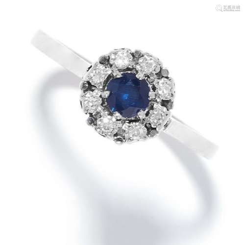 SAPPHIRE AND DIAMOND CLUSTER RING set with a round cut