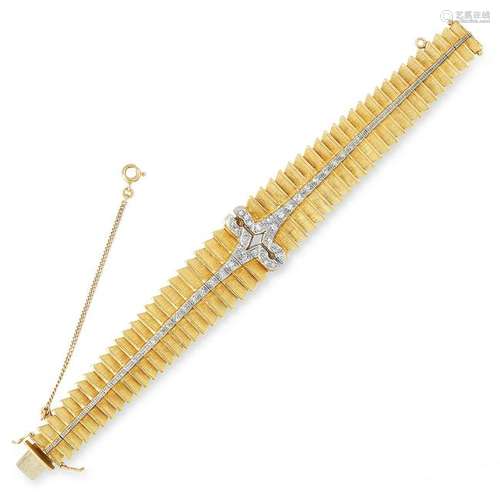 AN ARTICULATED DIAMOND BRACELET, FRENCH the textured