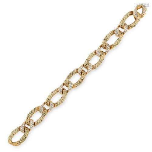 A DIAMOND FANCY LINK BRACELET, GEORGES L'ENFANT