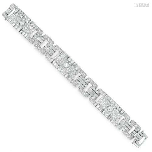 AN ART DECO DIAMOND BRACELET, 1940s the openwork links